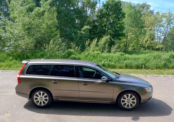 Volvo V70 cena 28500 przebieg: 368000, rok produkcji 2010 z Terespol małe 301